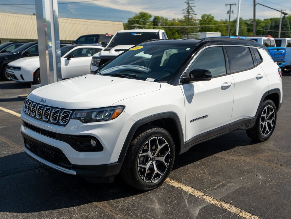 Used 2025 Jeep Compass Limited AWD/4WD image 2