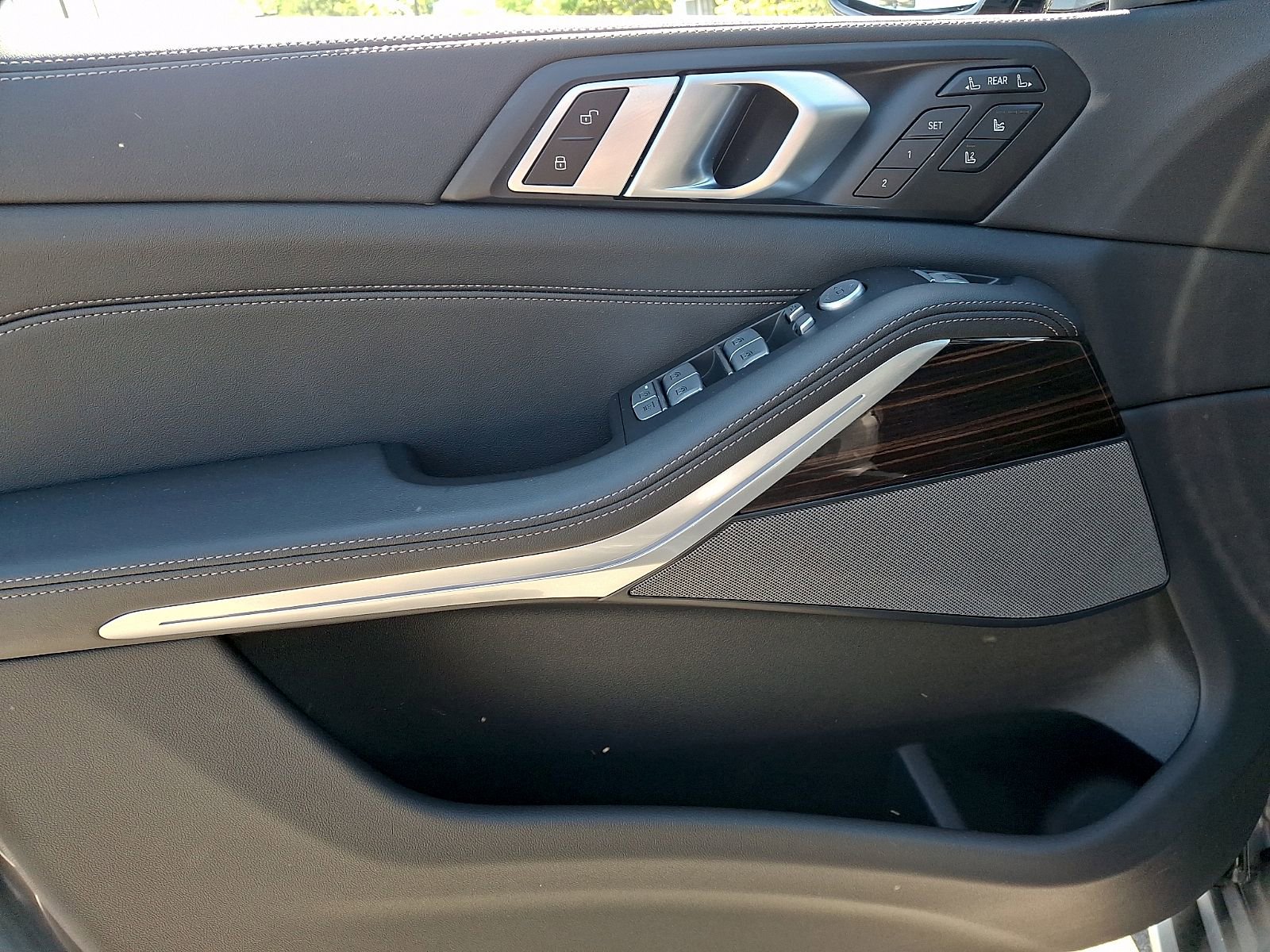 Used 2025 BMW X7 xDrive40i w/ Executive Package AWD/4WD image 12