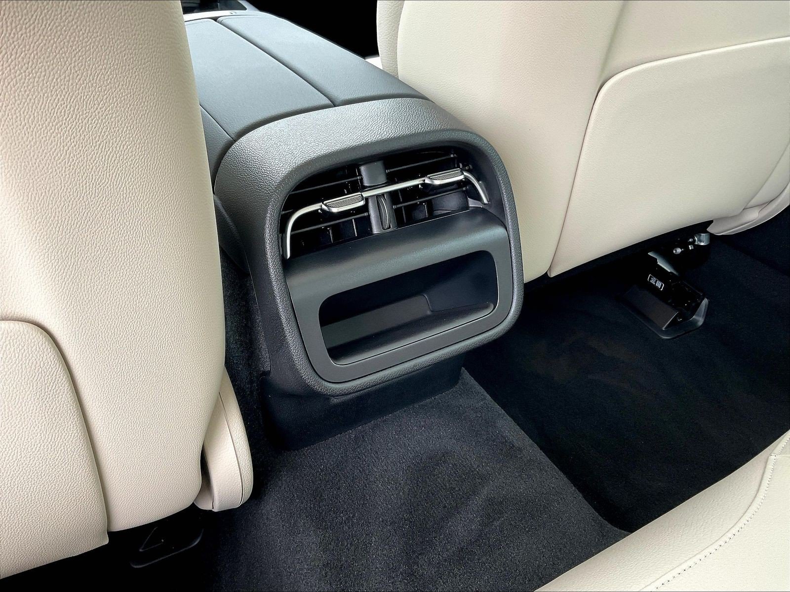 Certified 2025 Mercedes-Benz E 350 4MATIC Sedan image 10