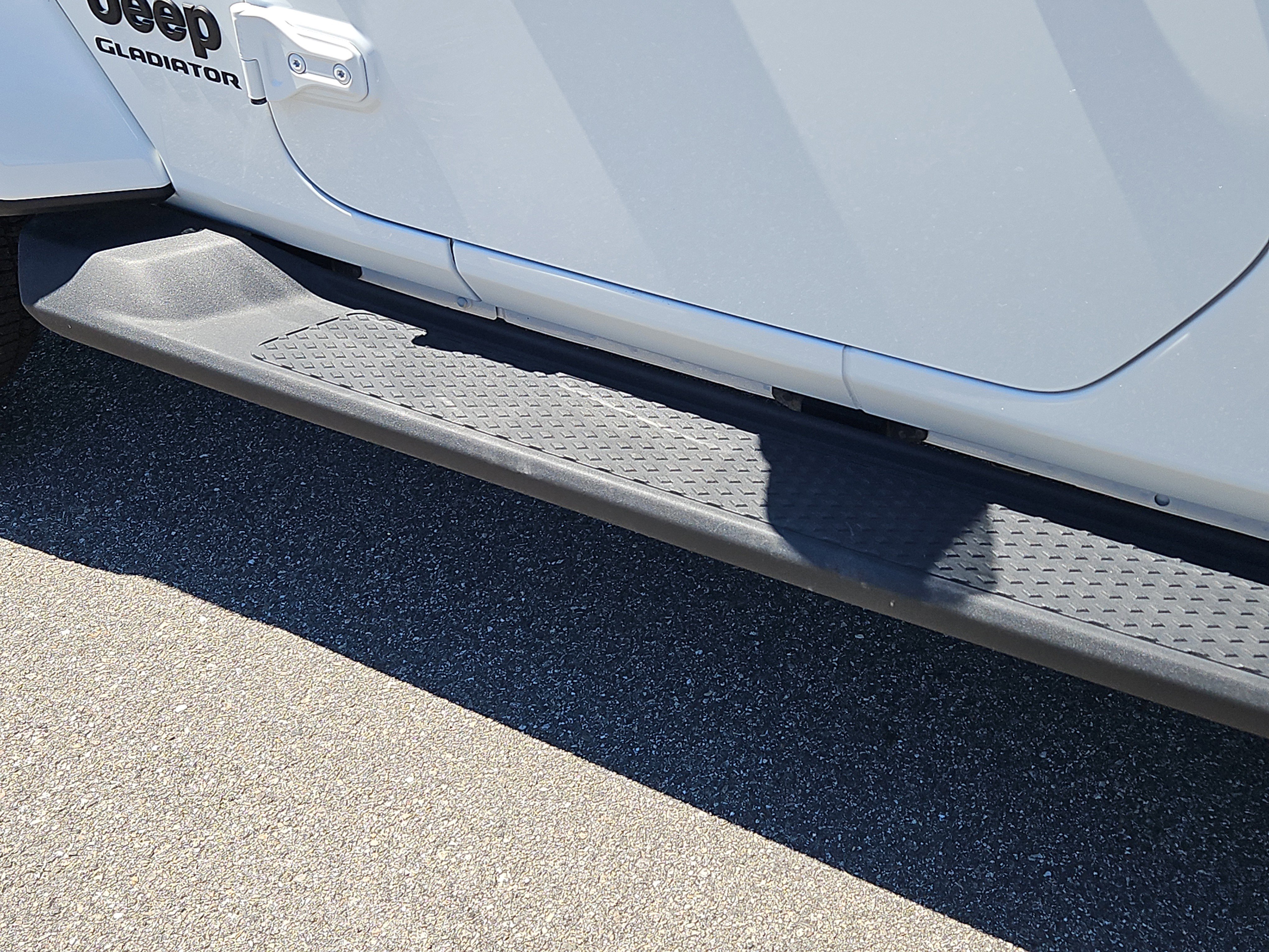 Used 2022 Jeep Gladiator Willys image 18