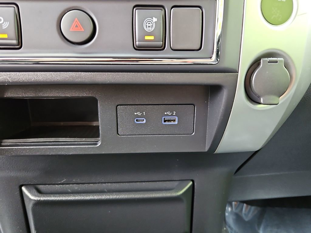 Used 2021 Nissan Titan SV w/ Accessory Utility Package image 17
