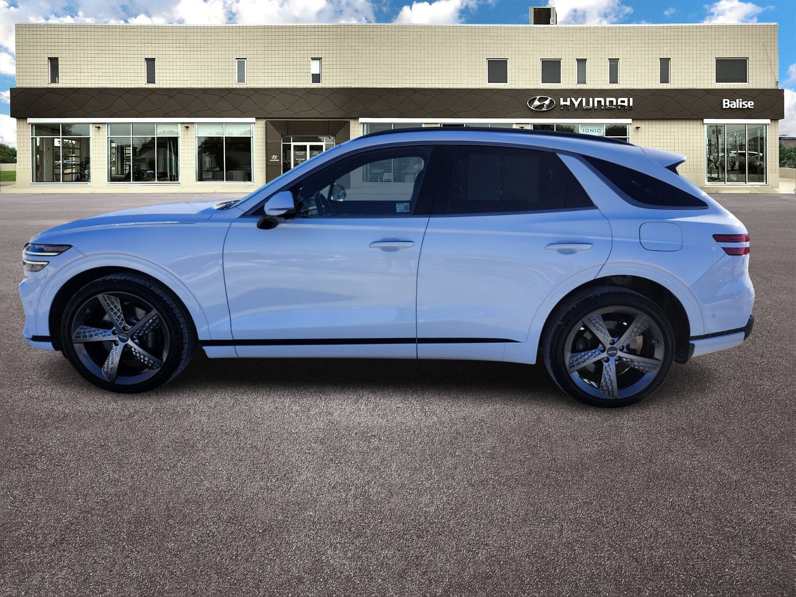 Used 2025 Genesis GV70 3.5T Sport w/ Sport Advanced Package image 6