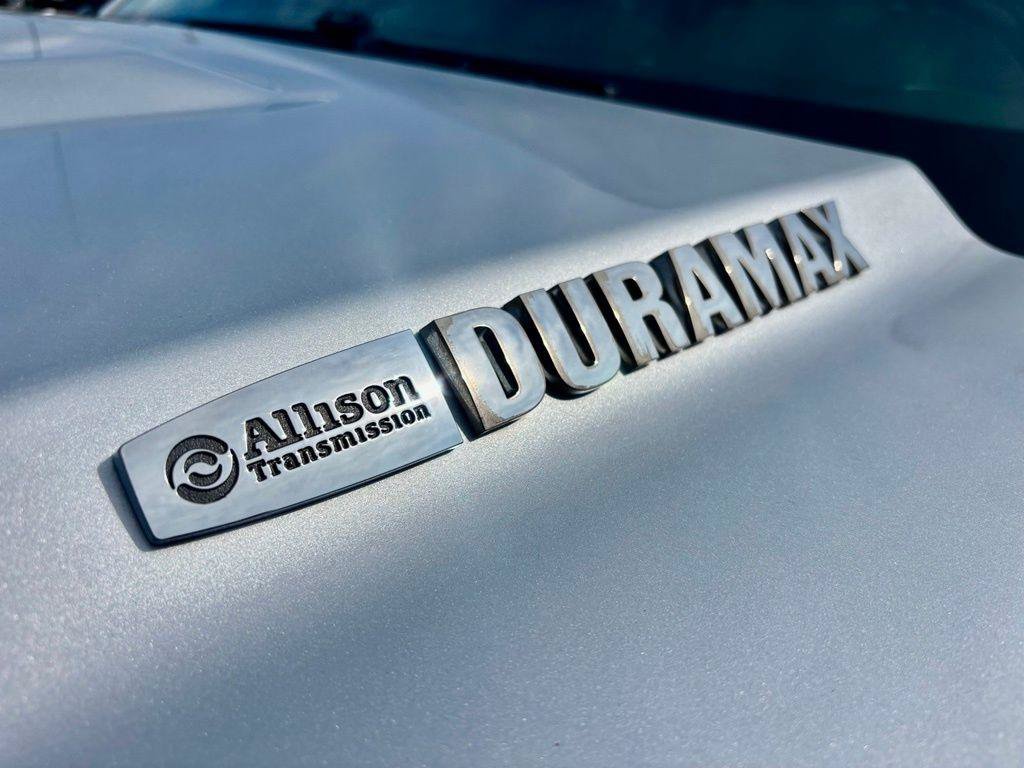 Used 2019 GMC Sierra 2500 Denali w/ Duramax Plus Package AWD/4WD image 9