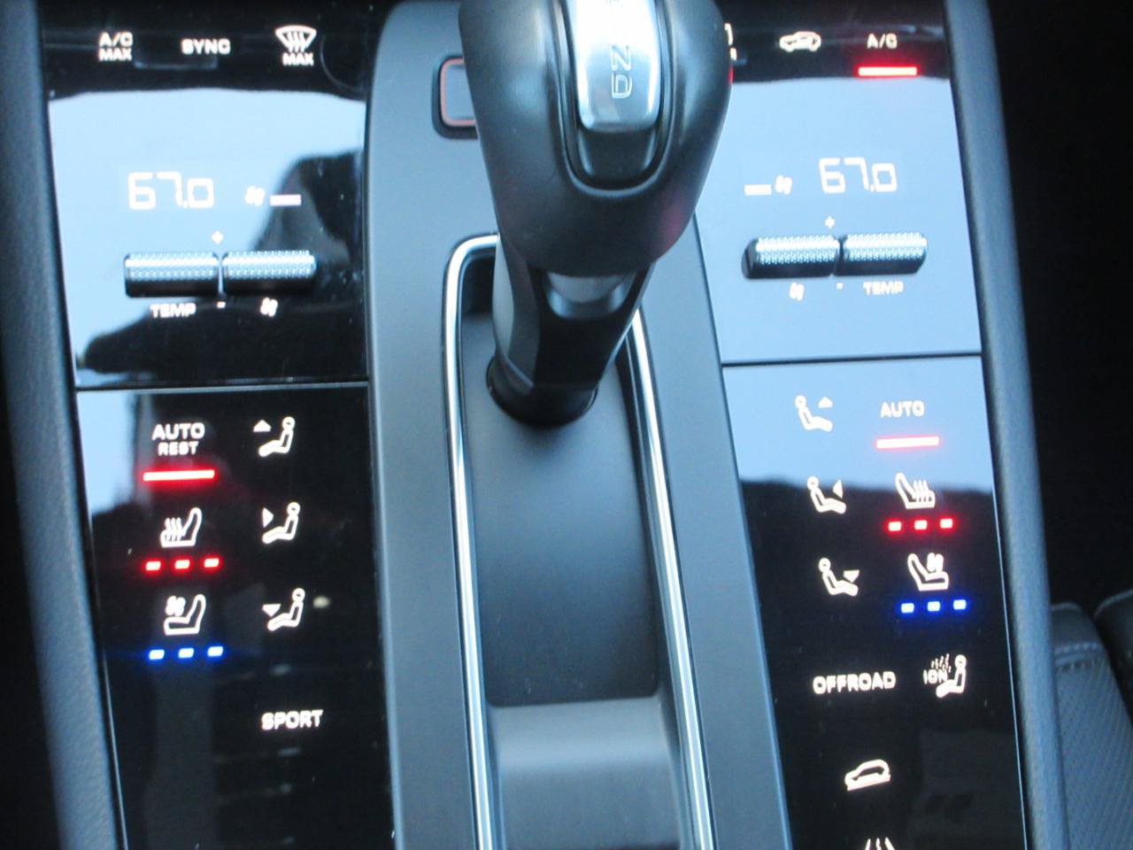 Used 2025 Porsche Macan w/ Premium Package Plus AWD/4WD image 67