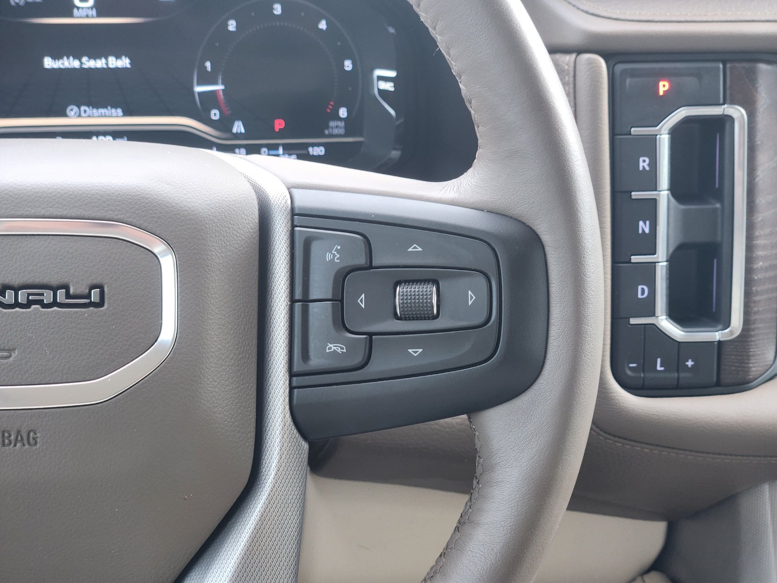 Used 2022 GMC Yukon Denali RWD image 32