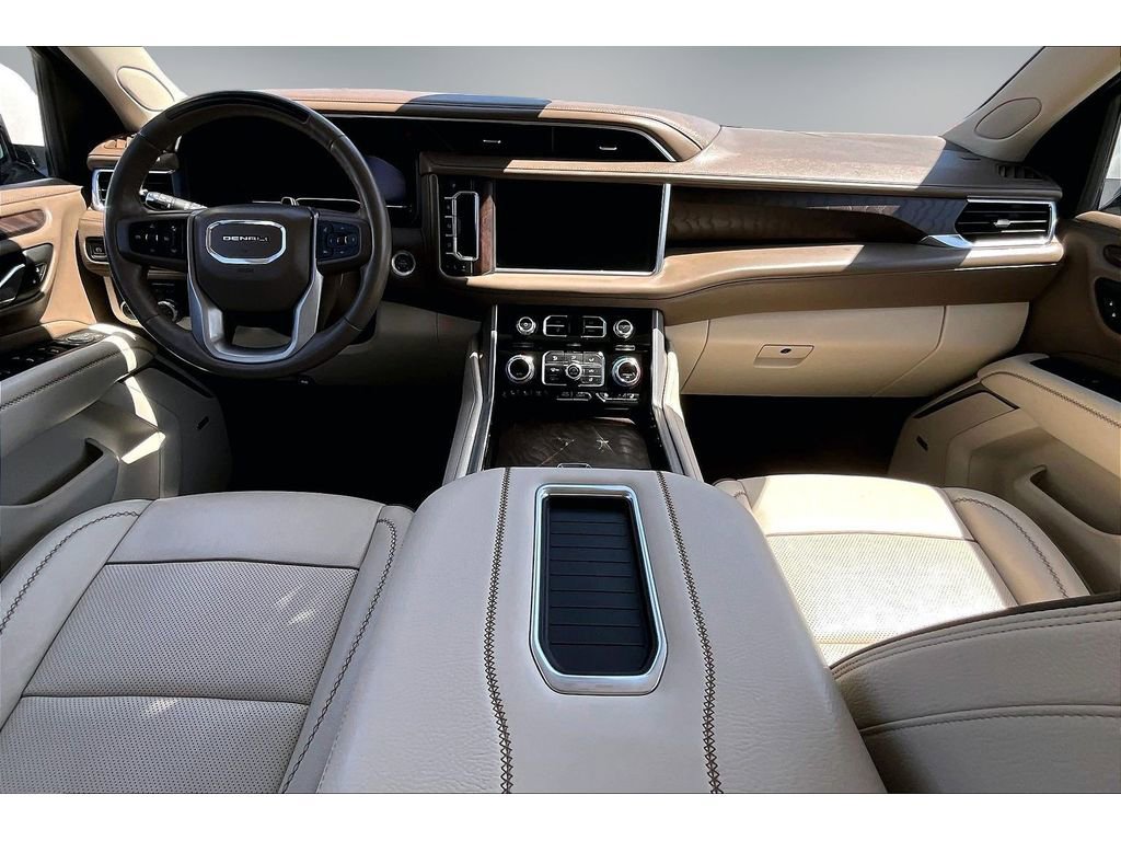 Used 2023 GMC Yukon XL Denali w/ Denali Reserve Package AWD/4WD image 7