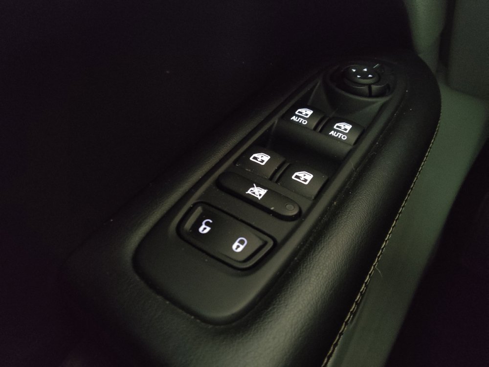 Used 2018 Jeep Compass Latitude w/ Popular Equipment Group FWD image 27