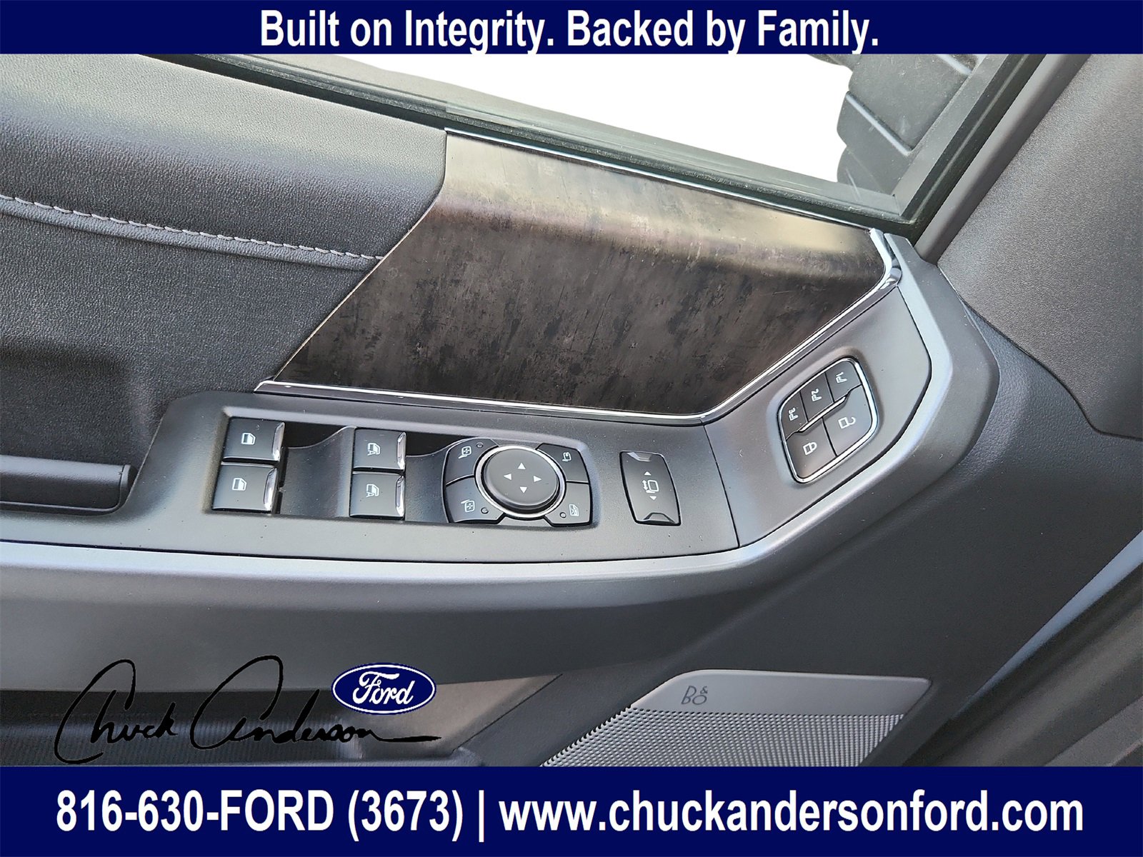 New 2026 Ford F250 Lariat w/ Black Appearance Package image 19