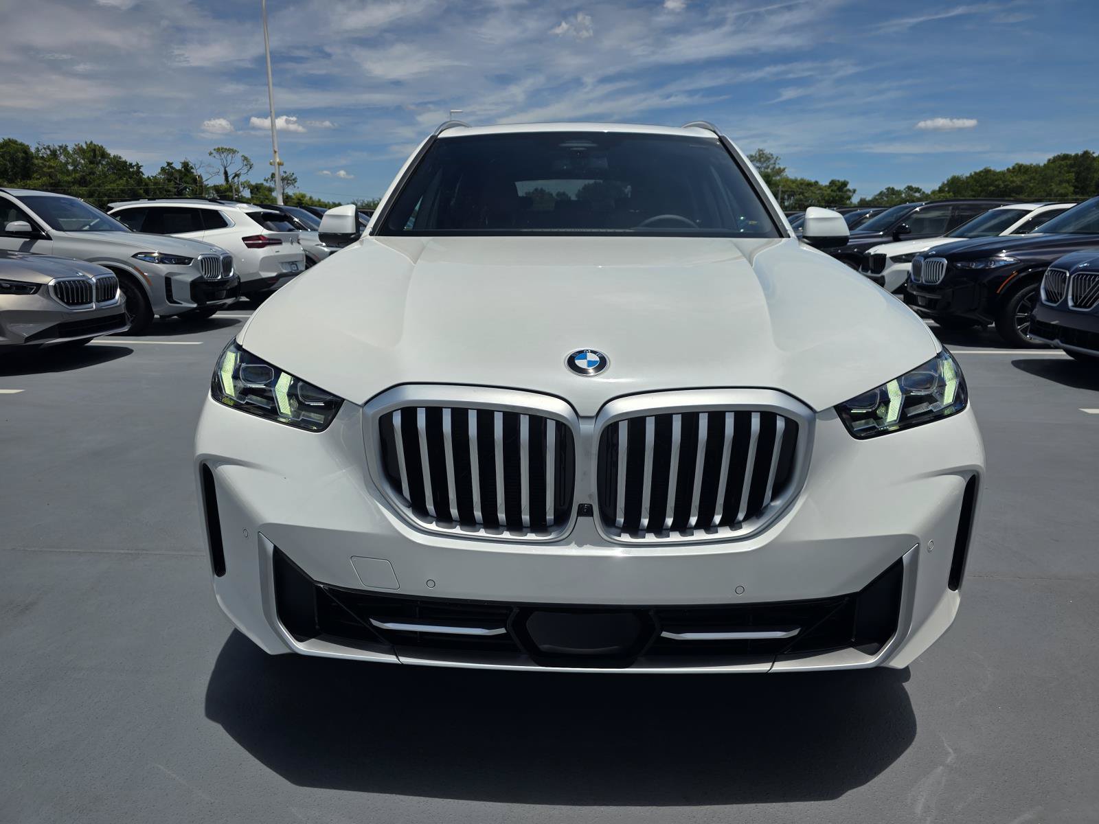 New 2026 BMW X5 xDrive40i w/ Premium Package AWD/4WD image 2