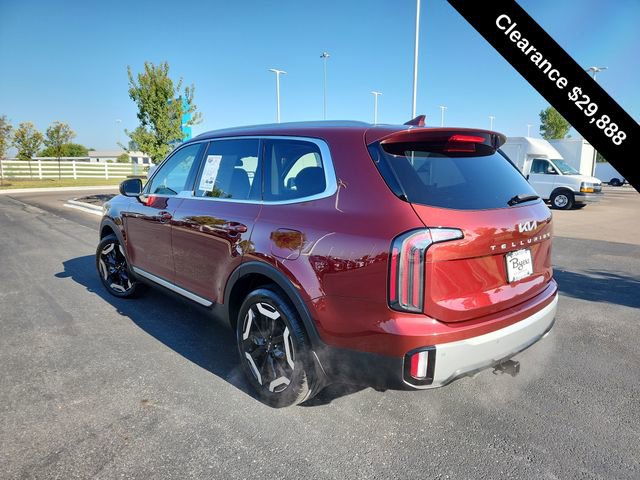 Used 2023 Kia Telluride EX w/ EX Captain's Chair Package image 6
