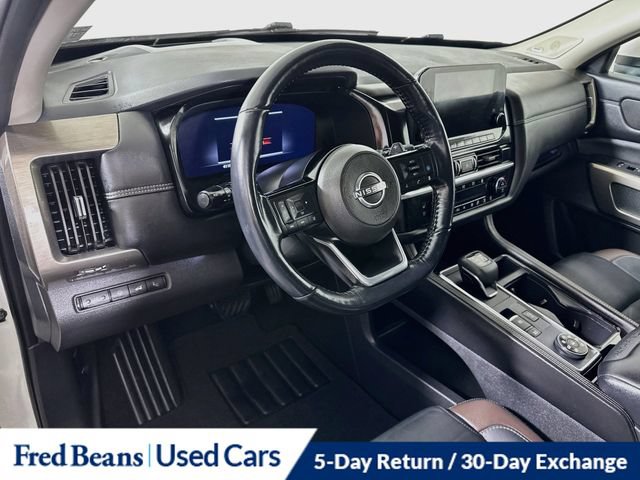 Certified 2024 Nissan Pathfinder Platinum w/ Black Appearance Package AWD/4WD image 13