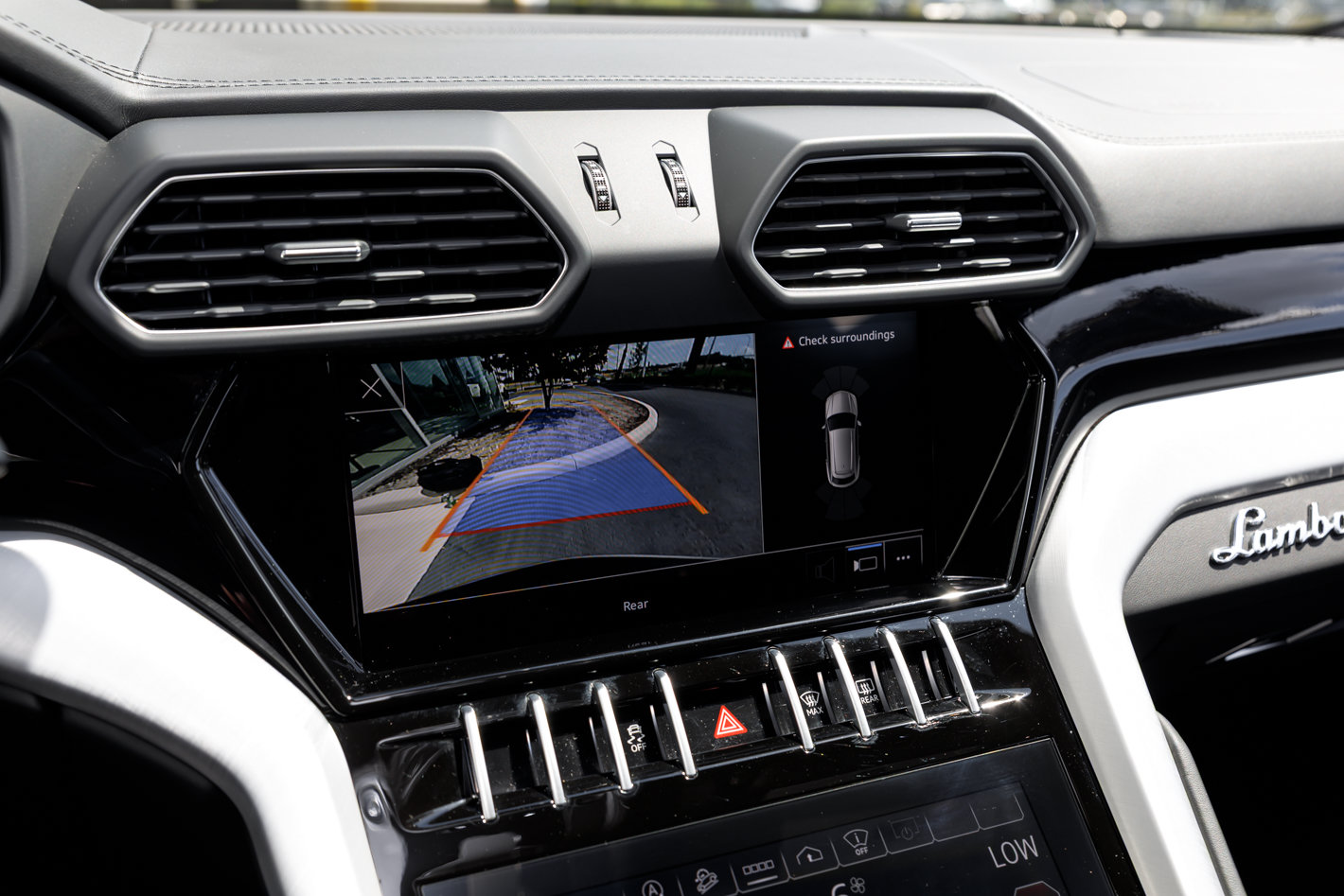 Used 2022 Lamborghini Urus AWD/4WD image 27
