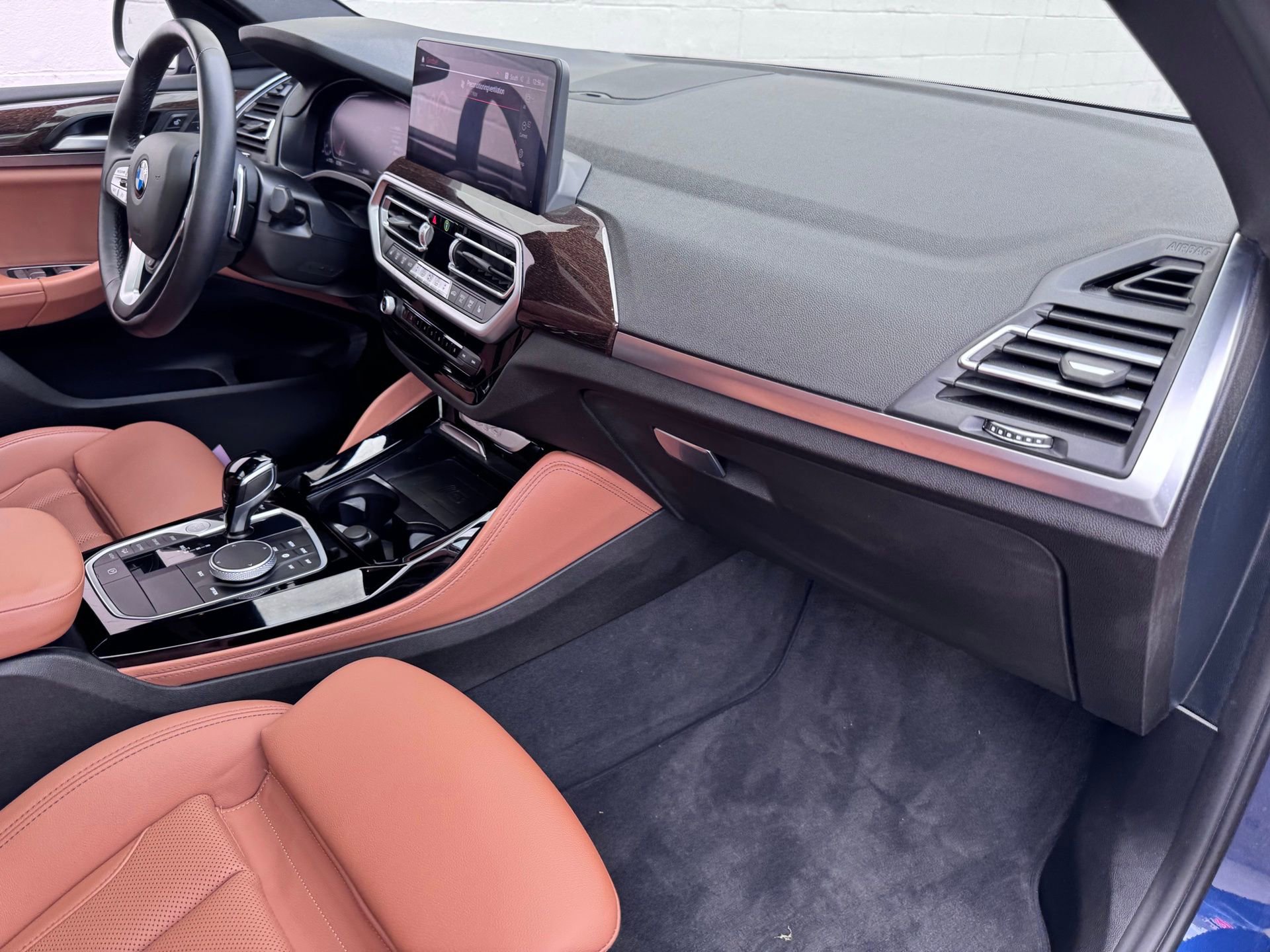 Used 2023 BMW X4 xDrive30i image 9