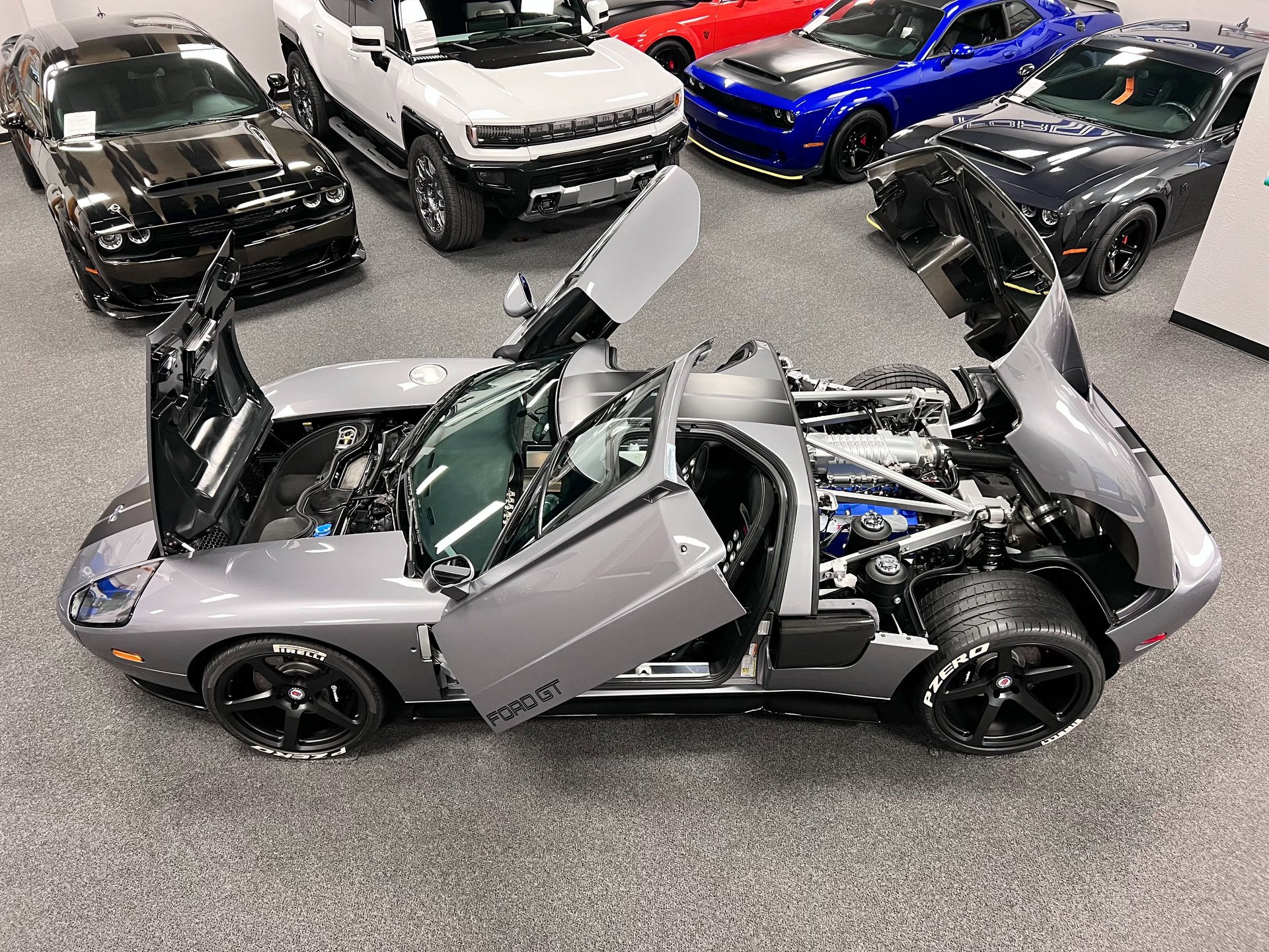 Used 2006 Ford GT RWD image 11