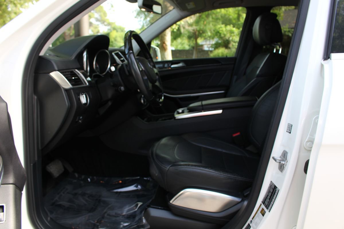 Used 2015 Mercedes-Benz GL 550 4MATIC image 8