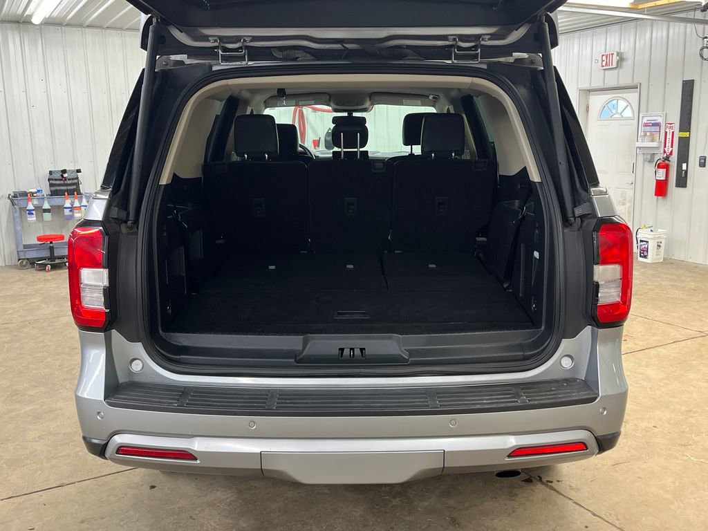 Used 2024 Ford Expedition XLT image 28