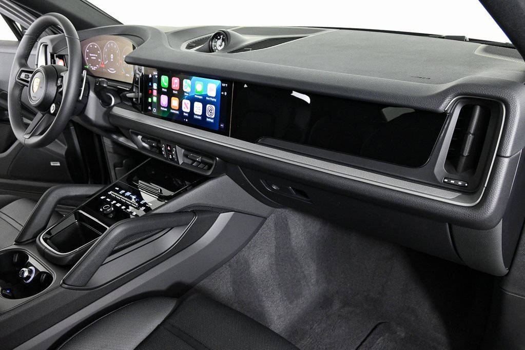 Used 2025 Porsche Cayenne Coupe image 26