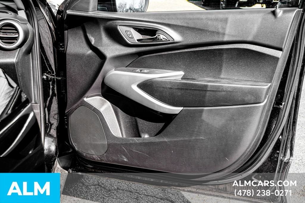 Used 2025 Chevrolet Trax LS image 42