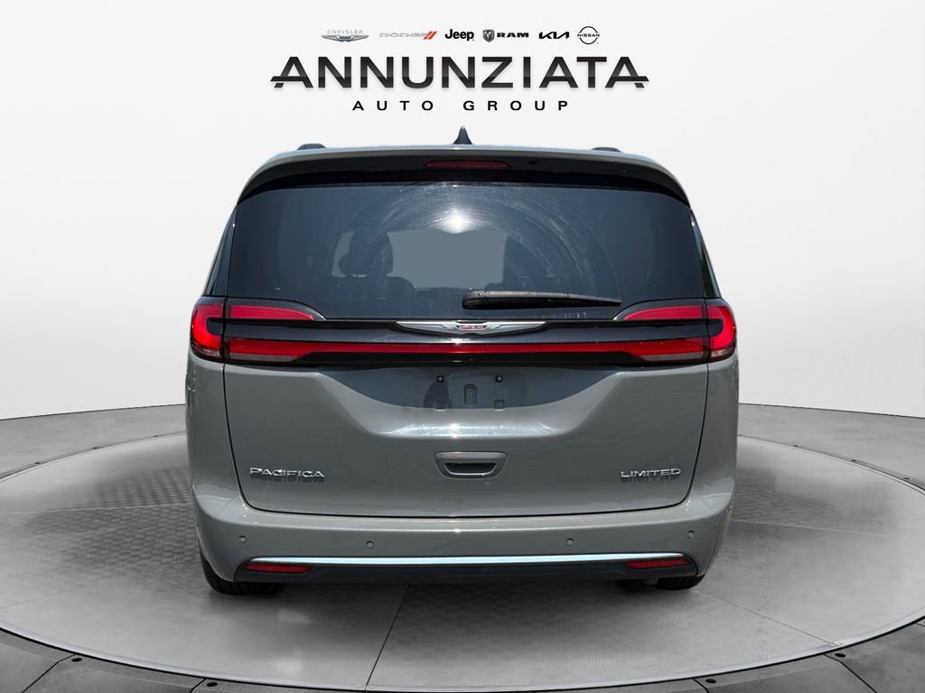 Certified 2023 Chrysler Pacifica Limited image 4
