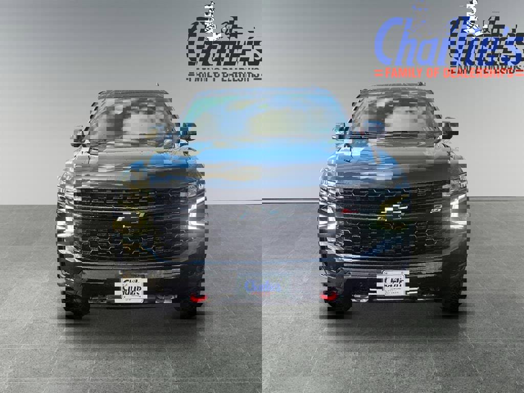 Used 2024 Chevrolet Suburban Z71 w/ Luxury Package image 2