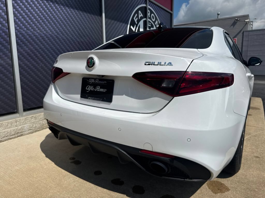Used 2022 Alfa Romeo Giulia Veloce AWD/4WD image 7