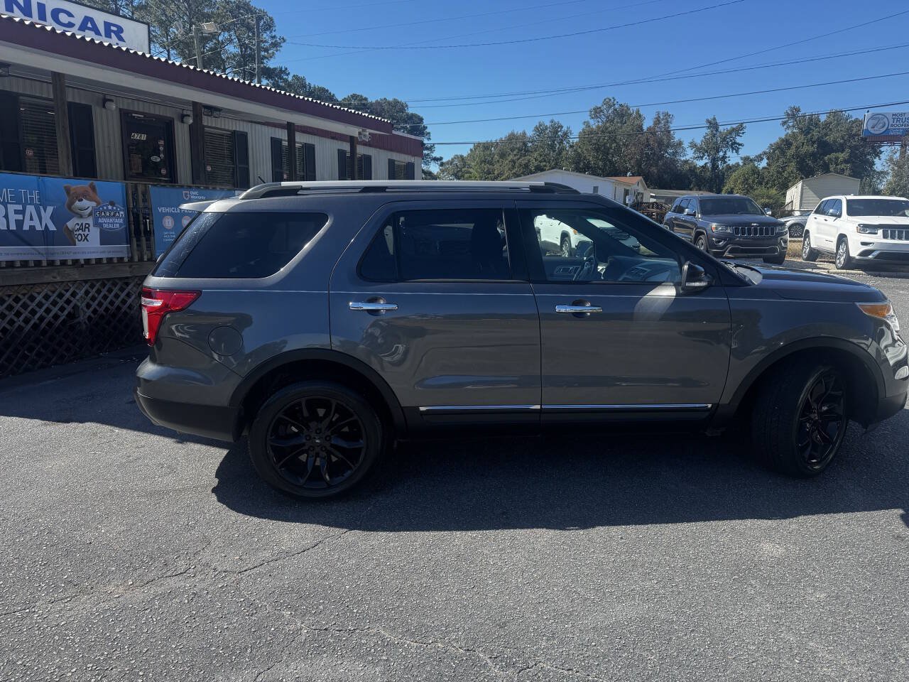 Used 2015 Ford Explorer XLT w/ Equipment Group 202A AWD/4WD image 9