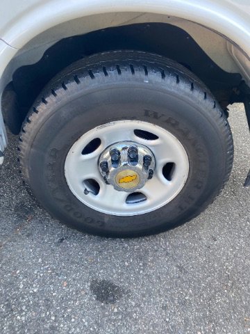 Used 2018 Chevrolet Express 2500 image 29