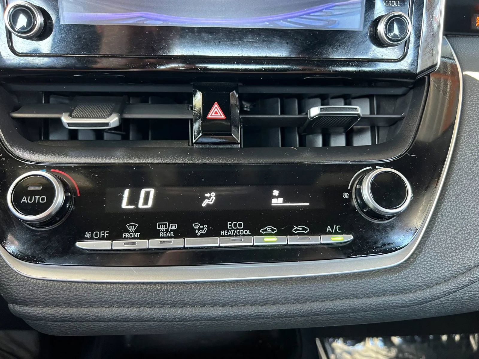 Used 2020 Toyota Corolla SE w/ Carpet Mat Package (TMS) FWD image 18