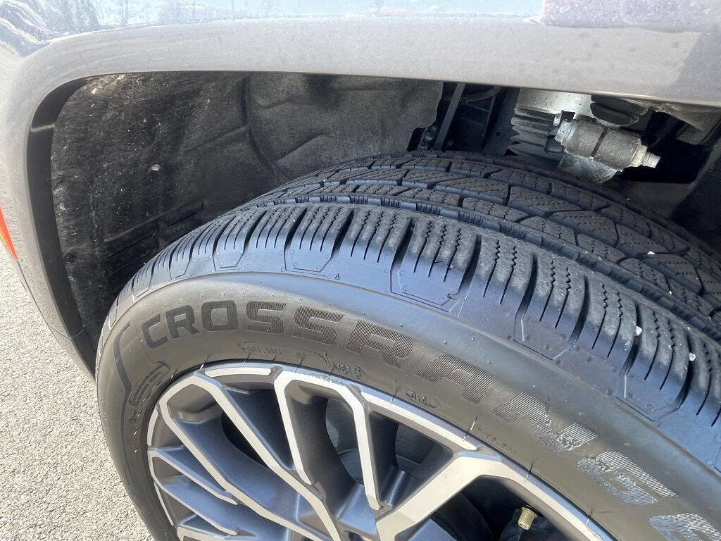 Used 2023 Jeep Grand Cherokee L Summit image 9