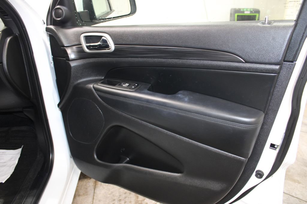 Used 2022 Jeep Grand Cherokee Laredo X image 24