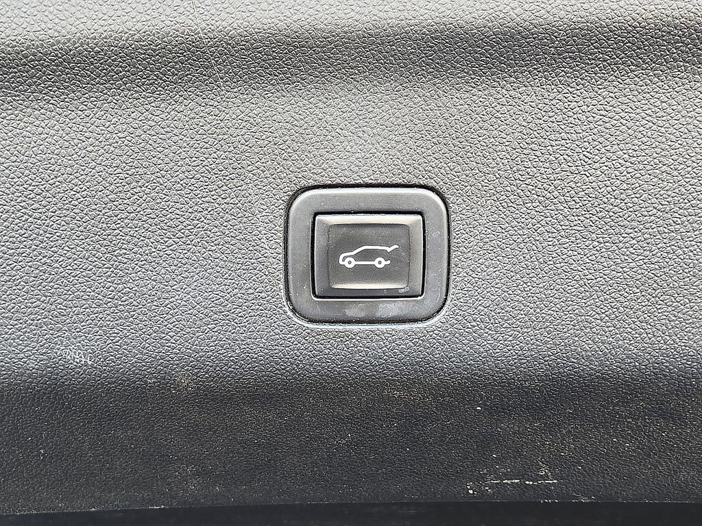 Used 2023 Chevrolet Suburban LT image 15