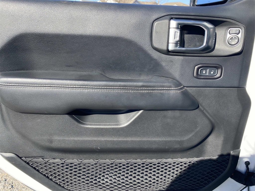 Used 2018 Jeep Wrangler Unlimited Sahara image 12