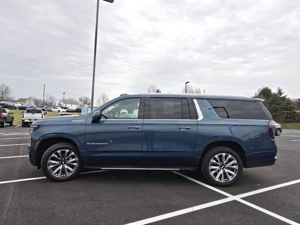 Used 2025 Chevrolet Suburban High Country image 12