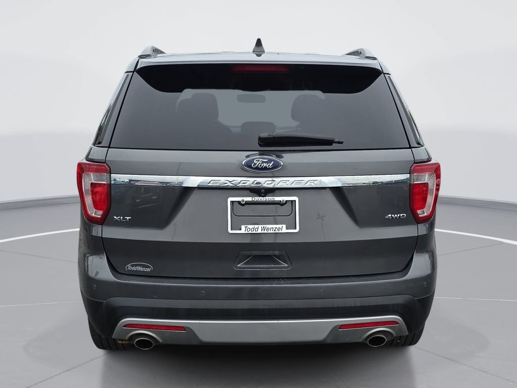 Used 2017 Ford Explorer XLT w/ Equipment Group 202A AWD/4WD image 5