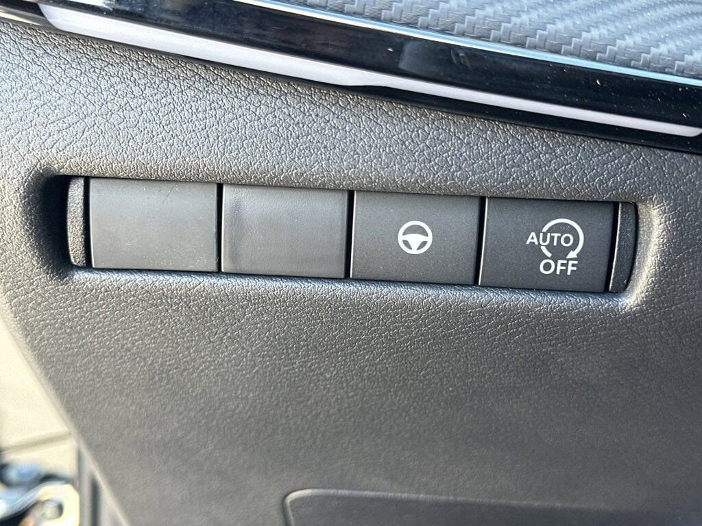 New 2025 Nissan Kicks SR FWD image 14