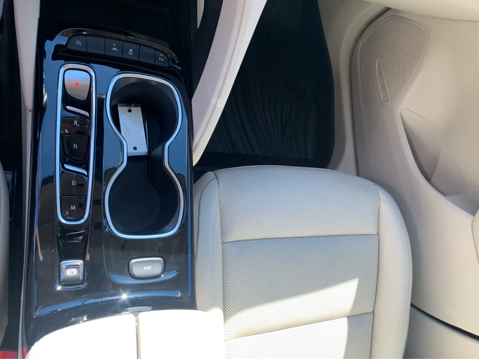 Used 2022 Buick Envision Essence w/ Safety Package image 19