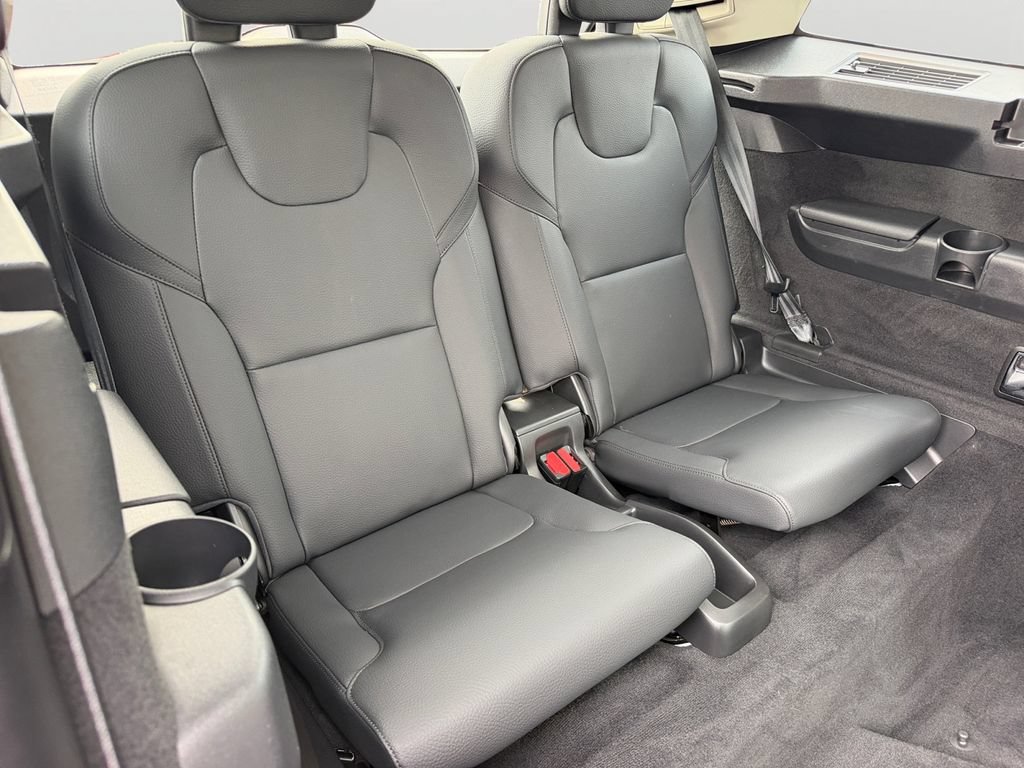 Certified 2024 Volvo XC90 T8 Plus w/ Protection Package Premier AWD/4WD image 10