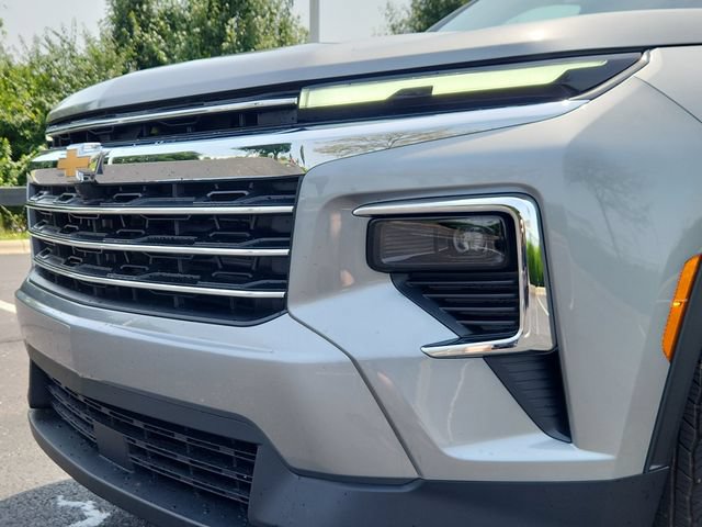 New 2027 Chevrolet Traverse LT w/ Sun and Wheel Package FWD image 10