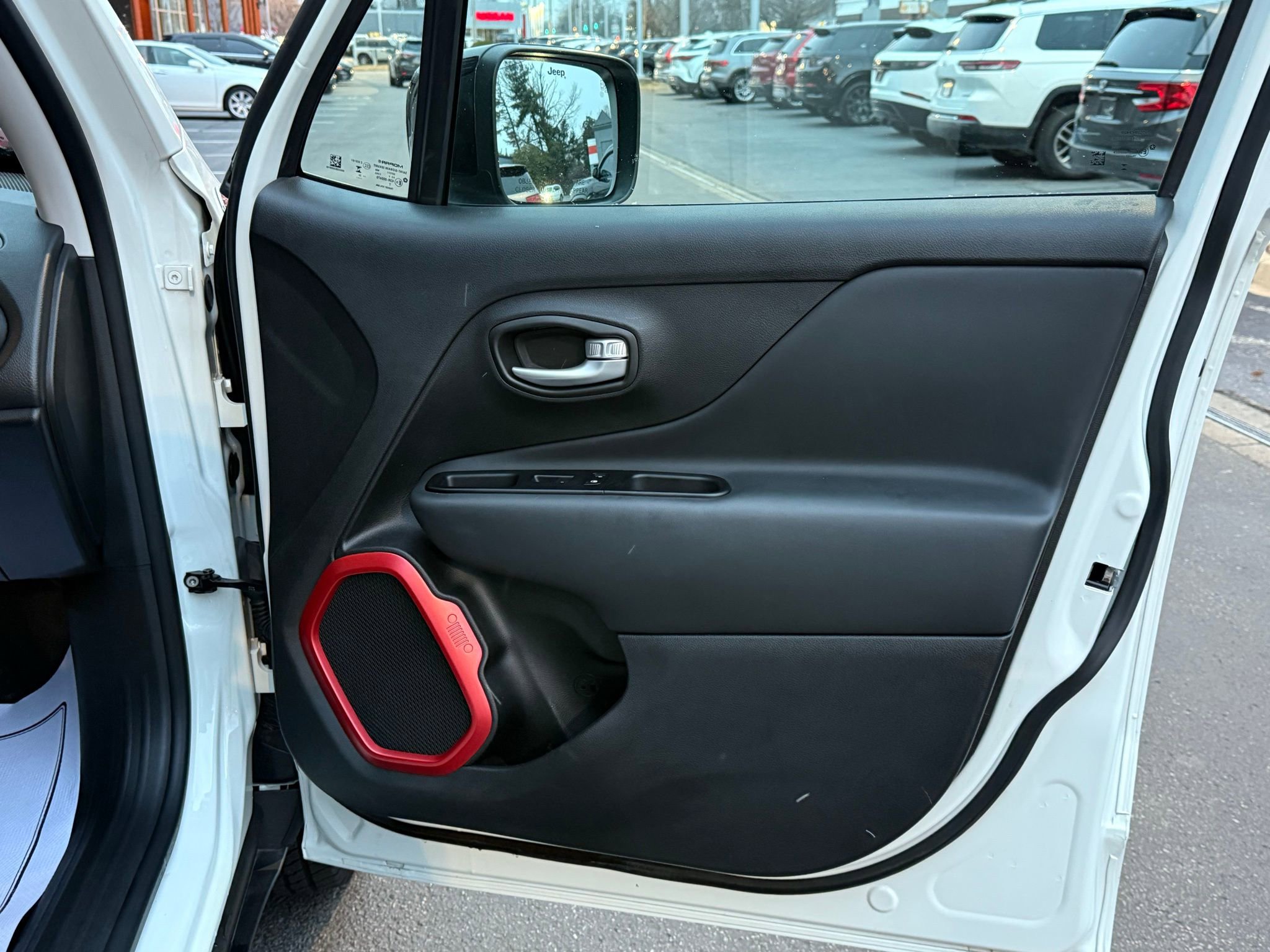 Used 2023 Jeep Renegade Trailhawk image 22