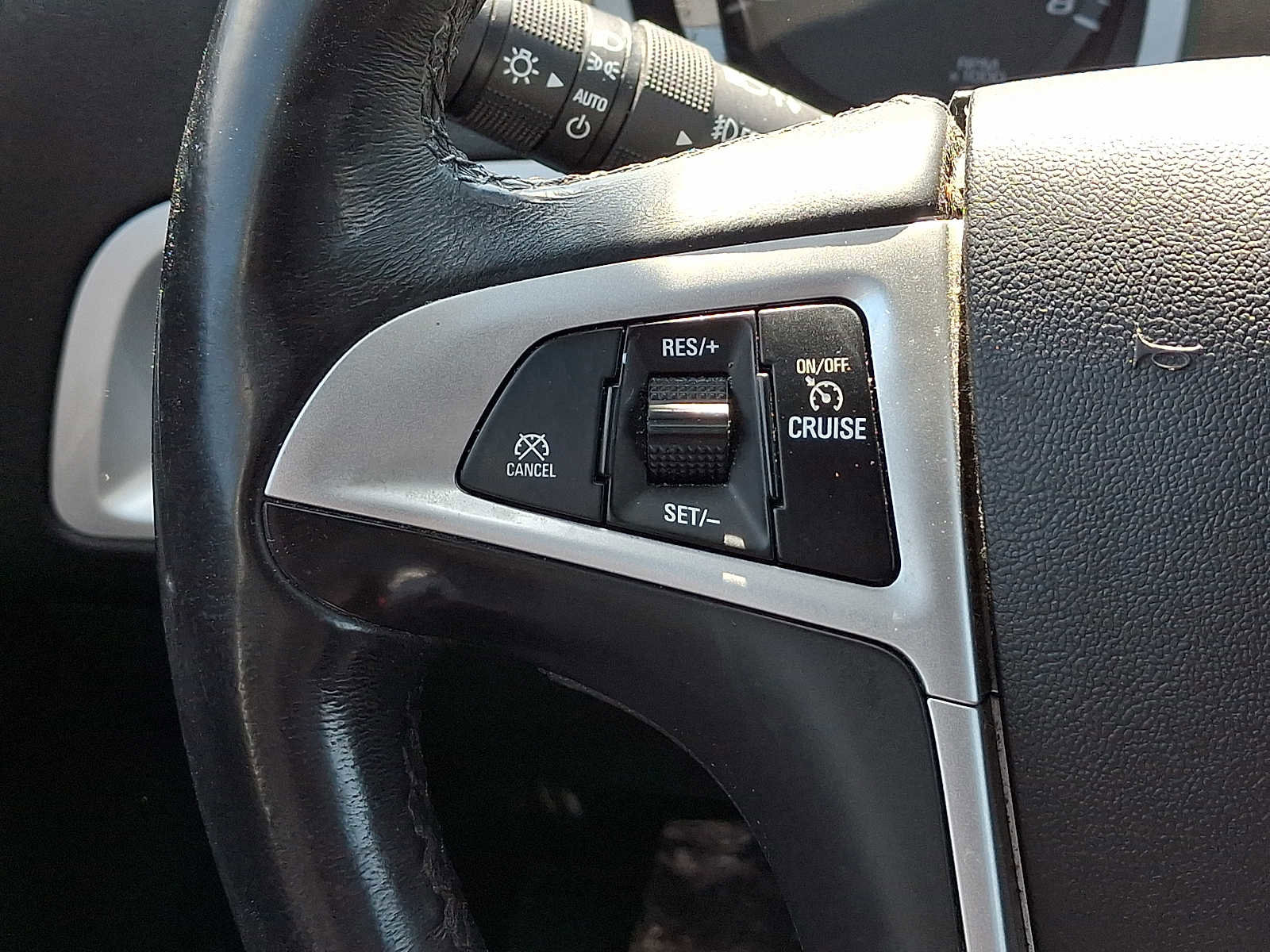 Used 2016 Chevrolet Equinox LTZ w/ Enhanced Convenience Package image 27