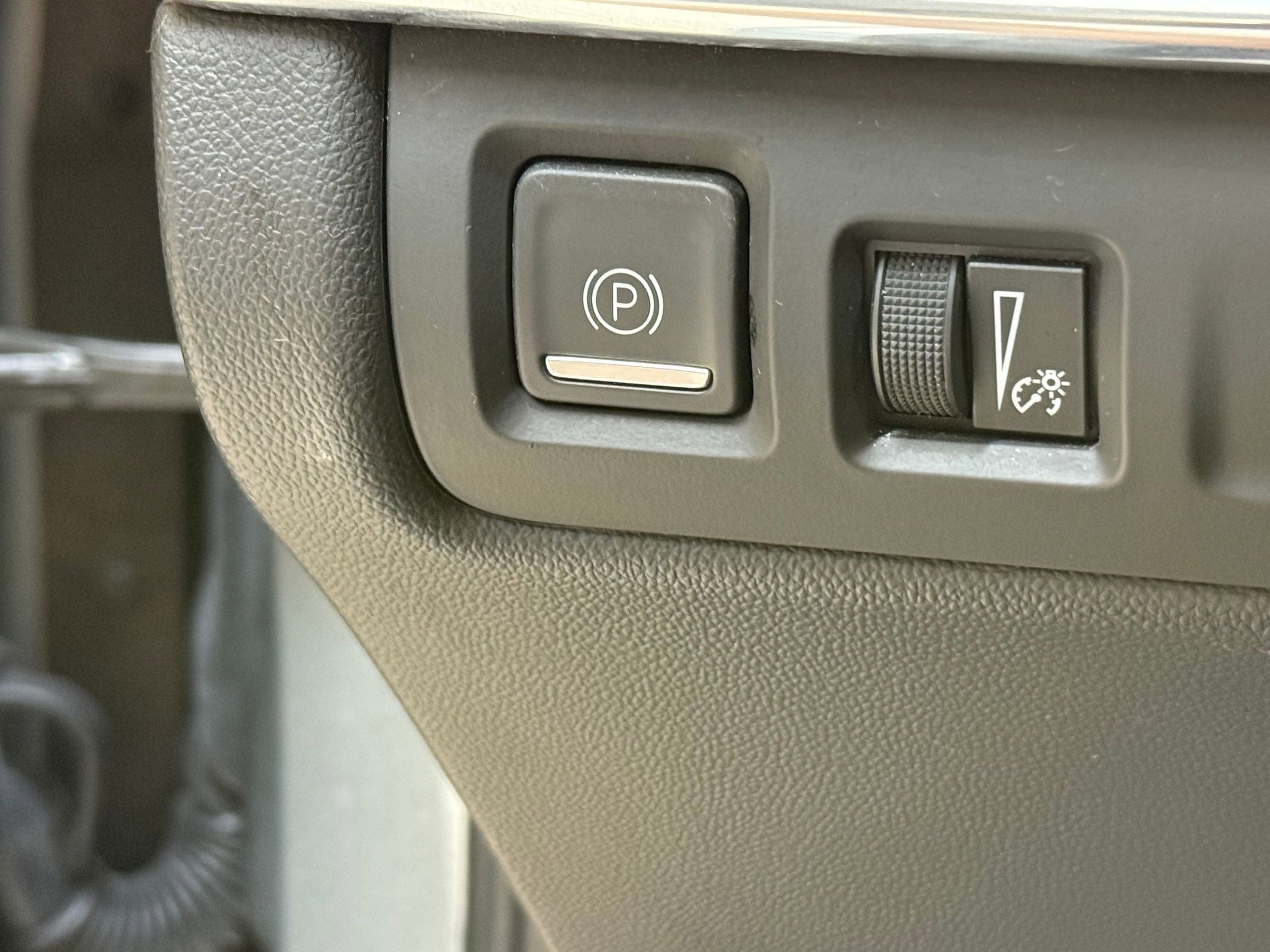 Certified 2023 Cadillac XT4 Premium Luxury image 25