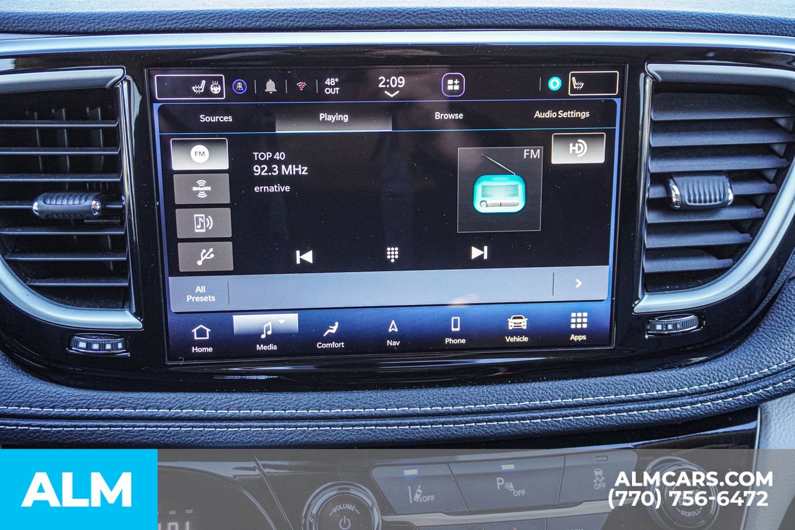 Used 2024 Chrysler Pacifica Select image 46