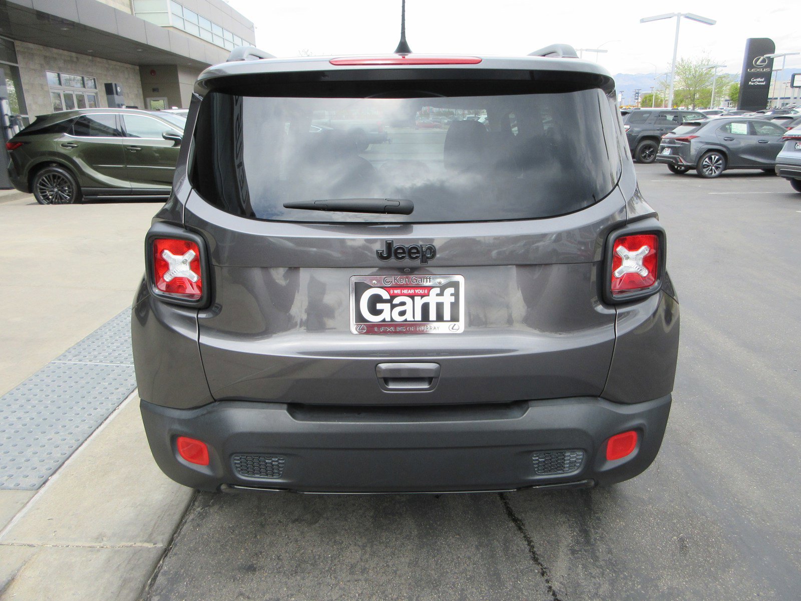 Used 2018 Jeep Renegade Altitude w/ UConnect 8.4 Nav Group FWD image 8