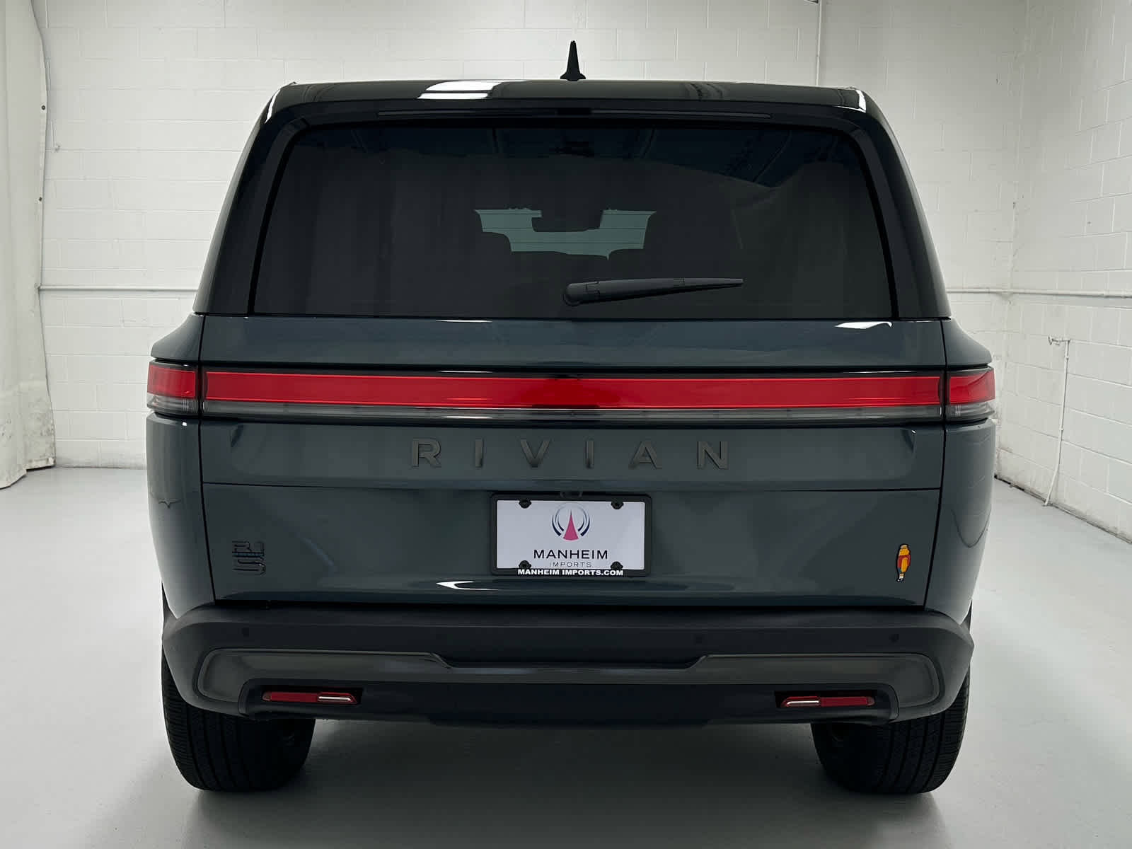 Used 2026 Rivian R1S Premium image 7