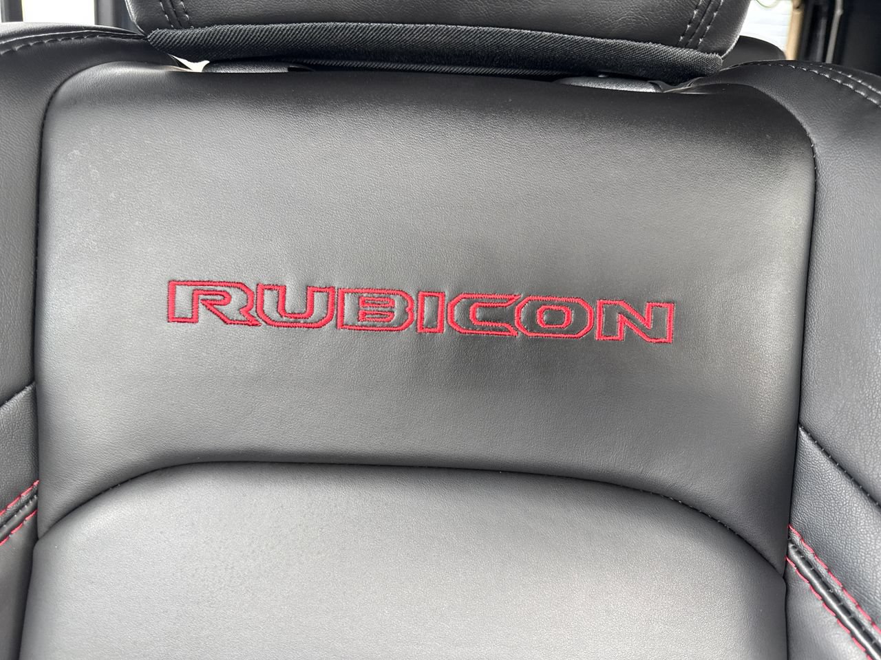 Used 2025 Jeep Wrangler Unlimited Rubicon AWD/4WD image 29