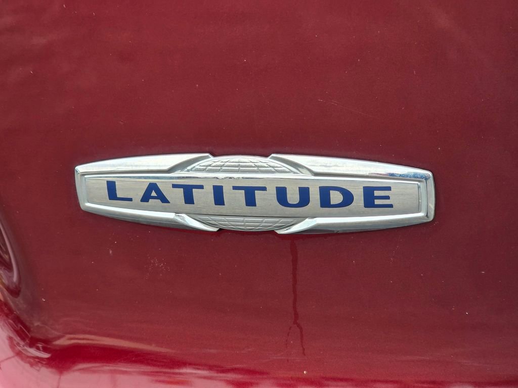 Used 2019 Jeep Cherokee Latitude Plus w/ Cold Weather Group image 12