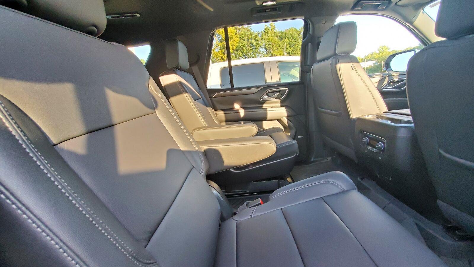 Used 2023 Chevrolet Tahoe Z71 w/ Luxury Package AWD/4WD image 6