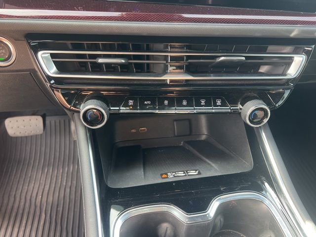 Used 2024 Chevrolet Traverse Z71 w/ Enhanced Driving Package image 18