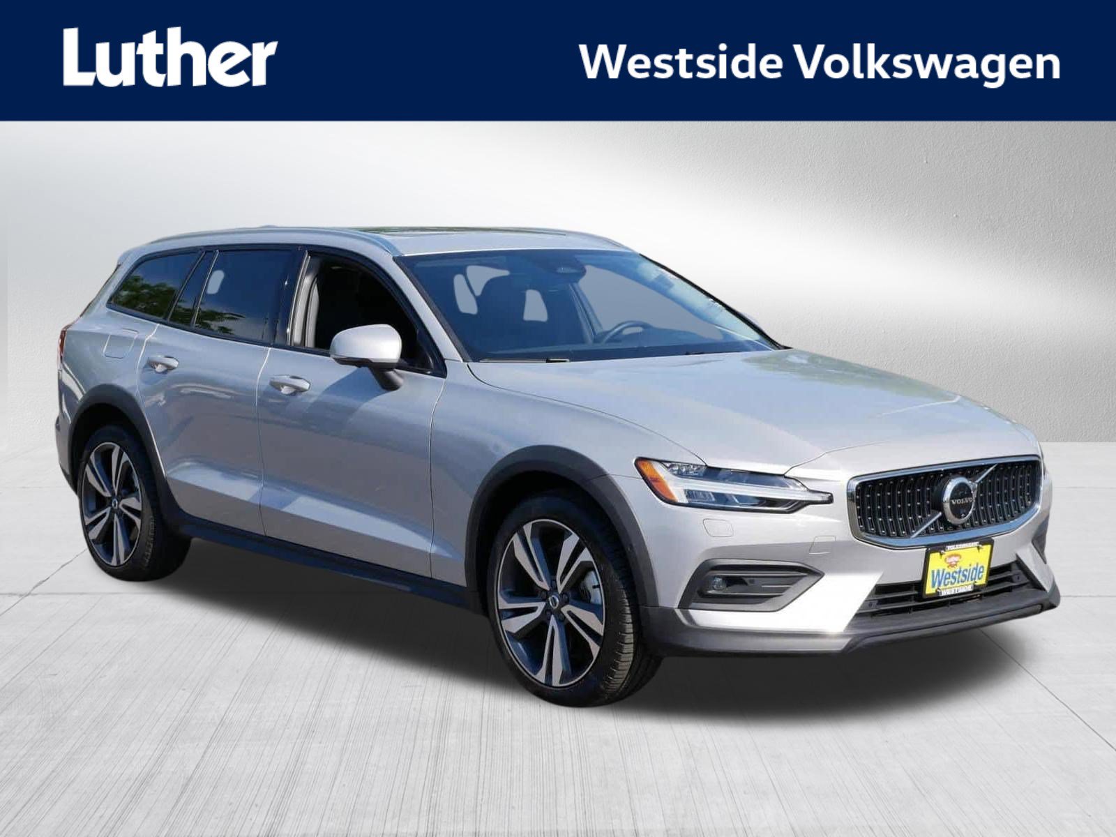 Used 2025 Volvo V60 B5 Cross Country Plus AWD/4WD image 1