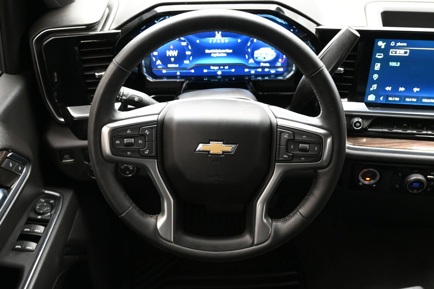 Used 2023 Chevrolet Silverado 1500 LT RWD image 15